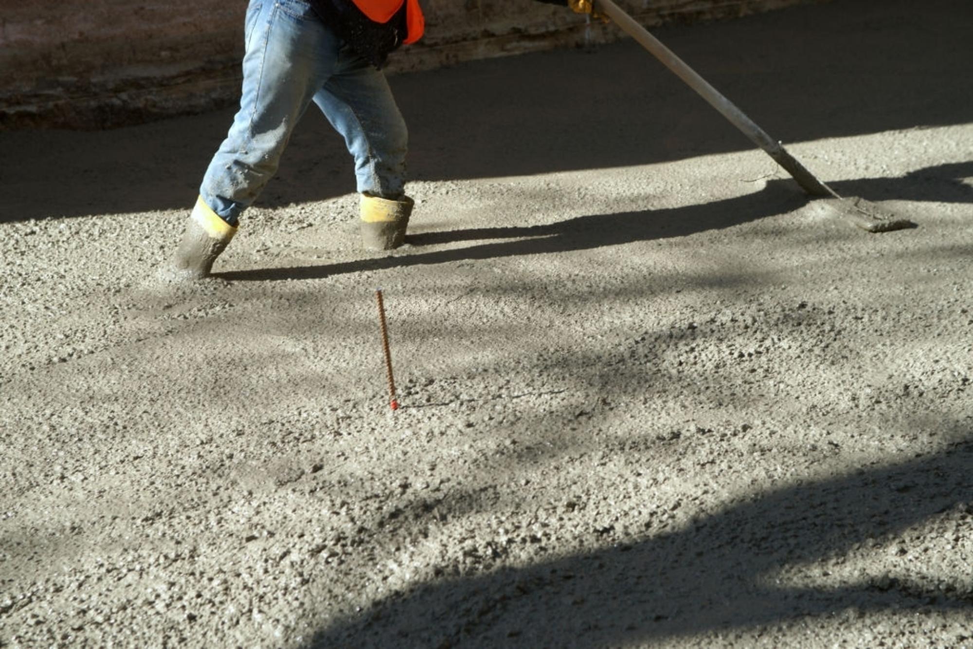Укладка товарного гравийного бетона марки