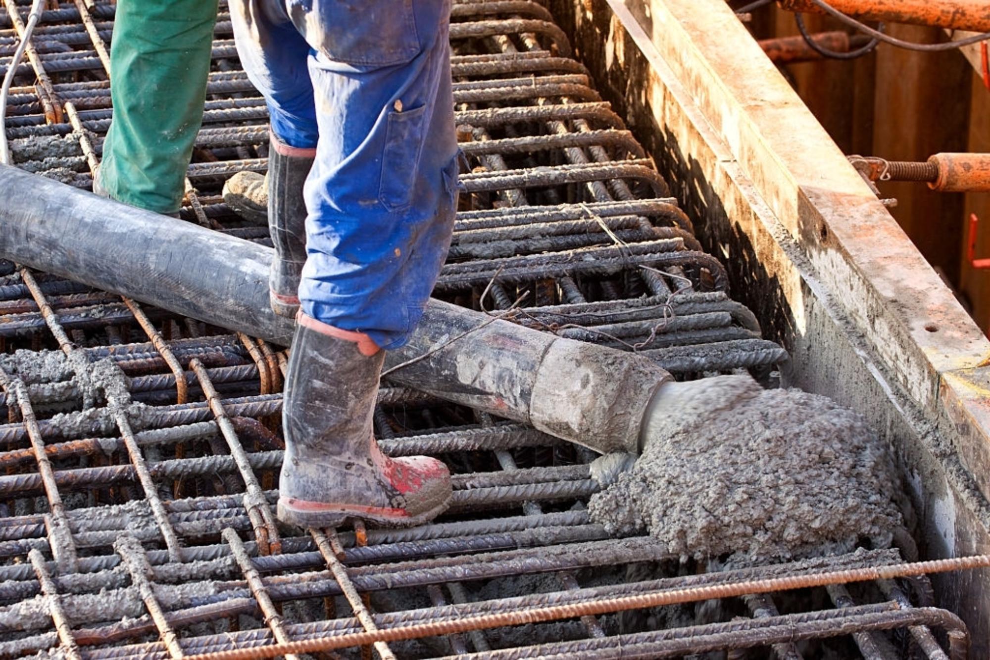 Подача бетона на граните M450 бетононасосом